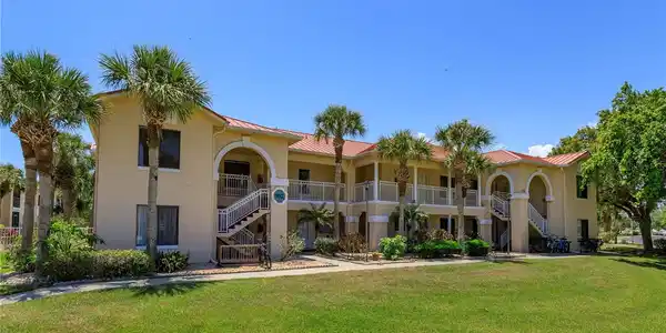 302 HARBOUR BOULEVARD
