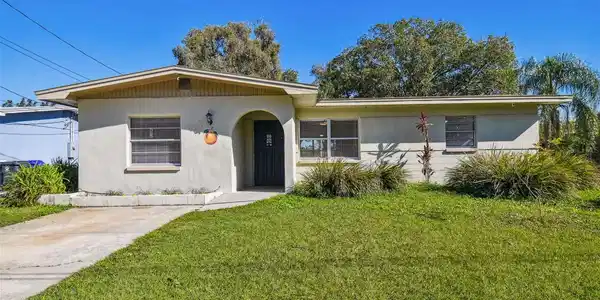 419 COUNTRY CLUB DRIVE