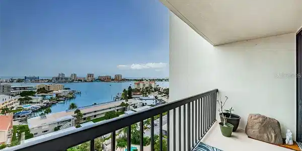 400 ISLAND WAY