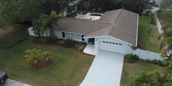 719 OAKRIDGE LANE