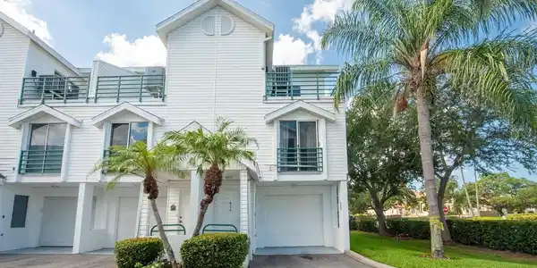 320 ISLAND WAY