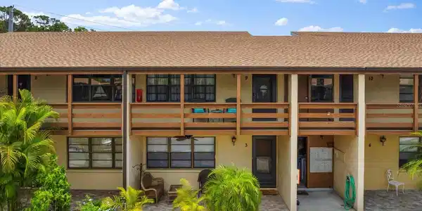 7 QUAILS RUN BOULEVARD