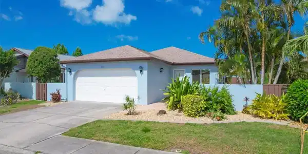 605 CHERRYWOOD DRIVE
