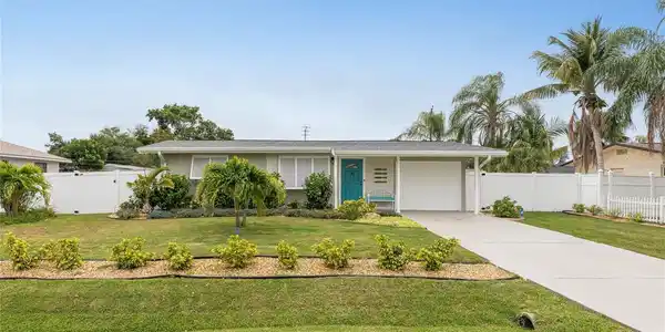 175 TREASURE ROAD