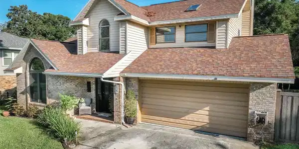 15 SYCAMORE CIRCLE