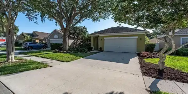 392 WATERSIDE CIRCLE