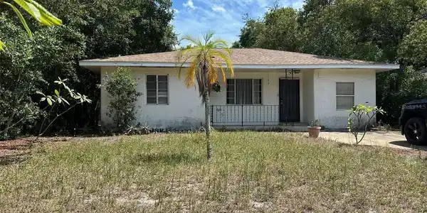 909 GRAND CENTRAL STREET