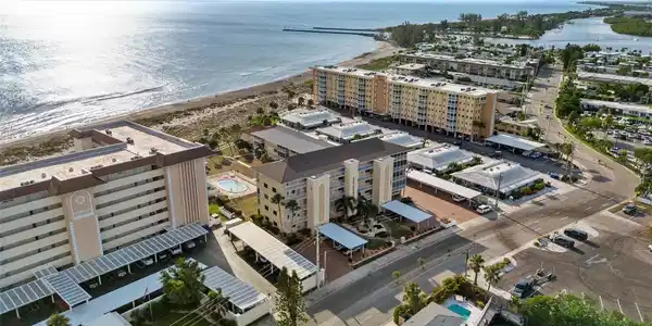 1200 TARPON CENTER DRIVE