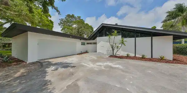 8217 FOREST CIRCLE