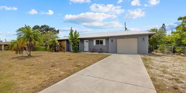 908 POINCIANA ROAD