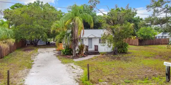 304 RIVER BOULEVARD S