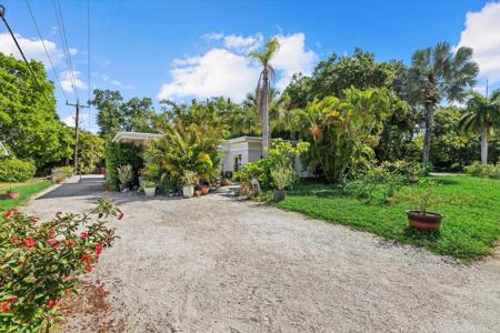 327 HERNANDO AVENUE