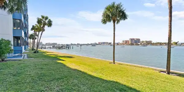644 ISLAND WAY