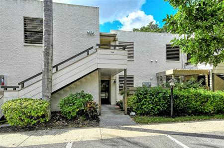 745 OAKVIEW DRIVE
