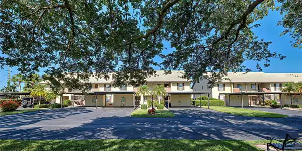 400 MISSION TRAIL E