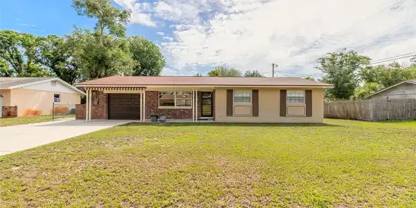 985 PARKWOOD DRIVE