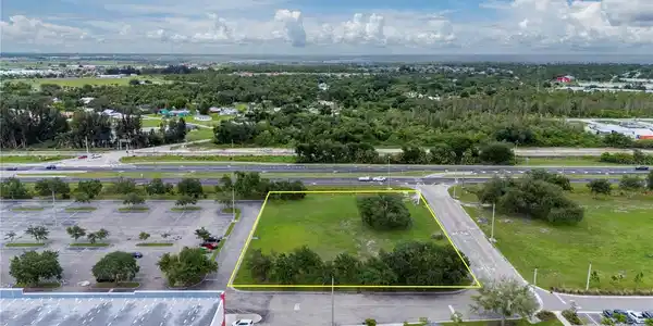 10207 TAMIAMI TRAIL