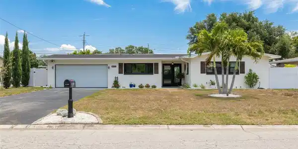 8371 RIDGEWOOD CIRCLE