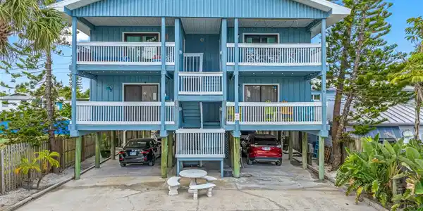 812 GULF BOULEVARD