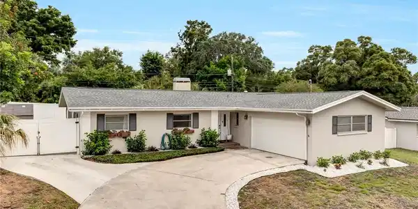 2996 HICKORY DRIVE