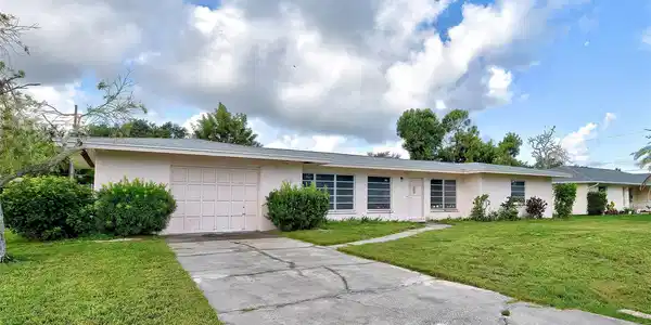 1213 MANGO AVENUE