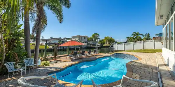 8462 FLAGSTONE DRIVE