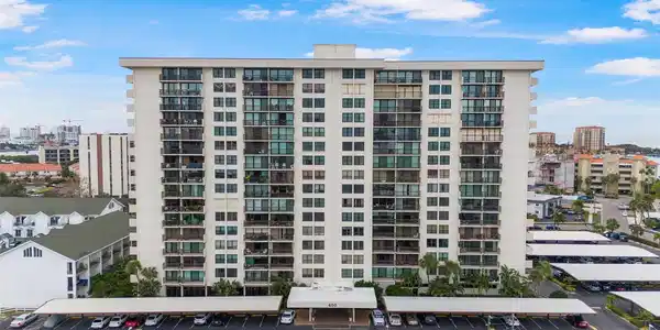 400 ISLAND WAY
