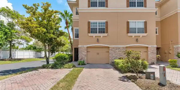 5034 BLUE RUNNER COURT