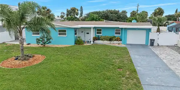 44 NW JAMESTOWN DRIVE