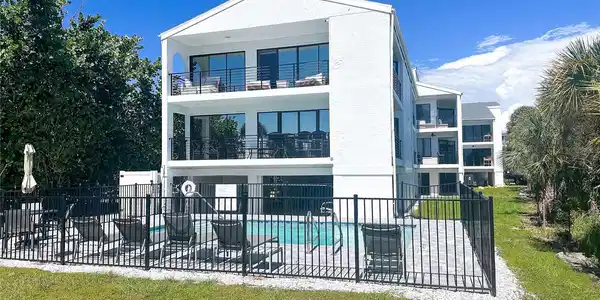 450 BEACH ROAD