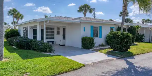 1977 BEACH ROAD