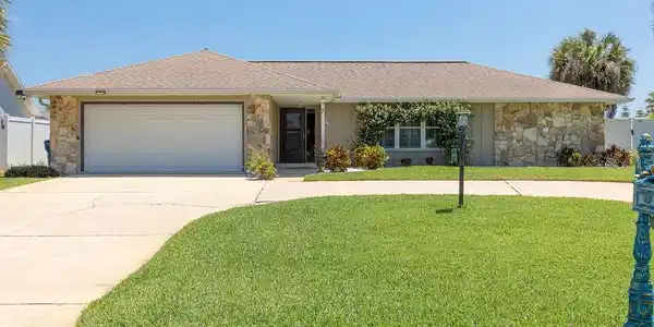 7 SEA HARBOR DRIVE W