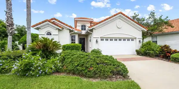 24 LA COSTA PLACE