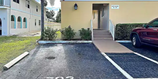 995 LAGUNA DRIVE