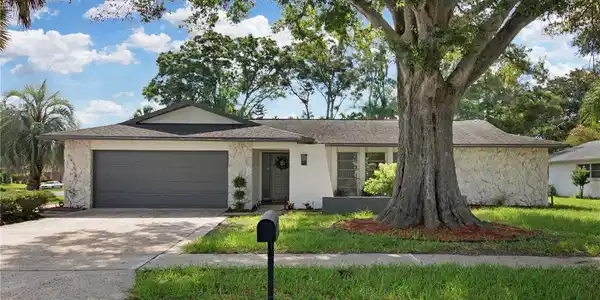 2725 ASHWOOD COURT