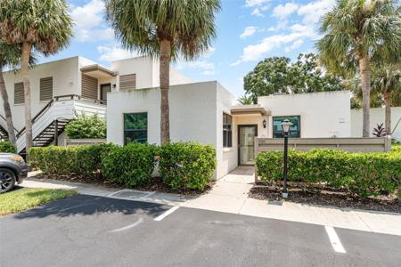 501 LAKESIDE DRIVE