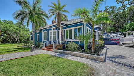 204 24TH STREET W