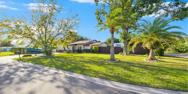 486 FLORIDA CIRCLE N