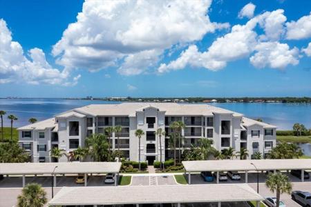 1030 TIDEWATER SHORES LOOP