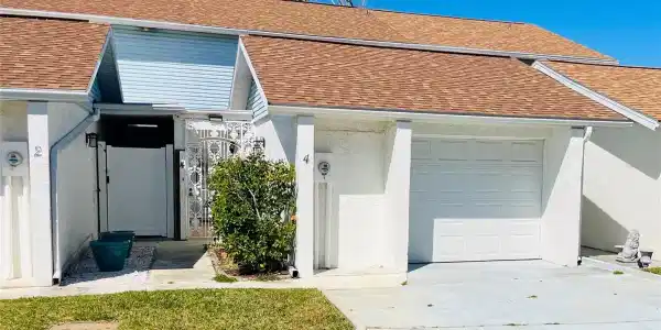 4 CHIPPINGWOOD LANE