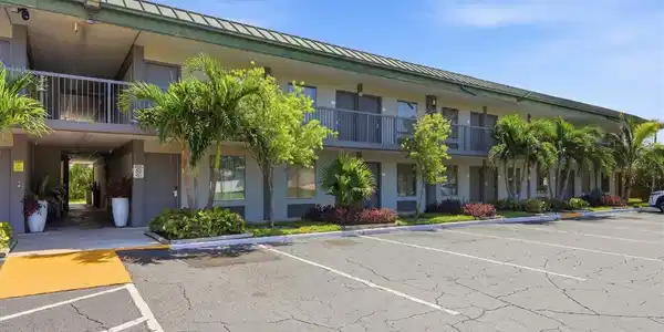 7150 N TAMIAMI TRAIL