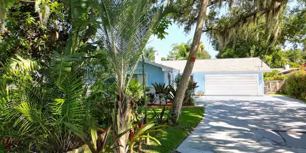806 SANDWEDGE DRIVE