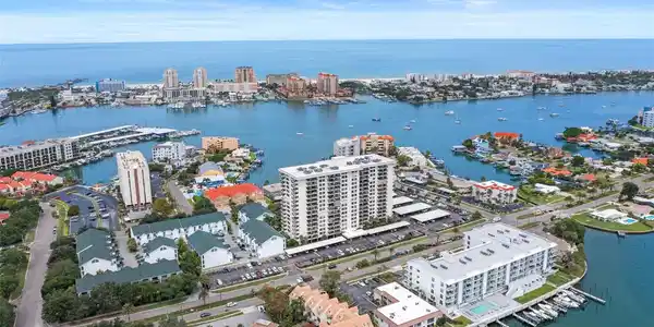 400 ISLAND WAY