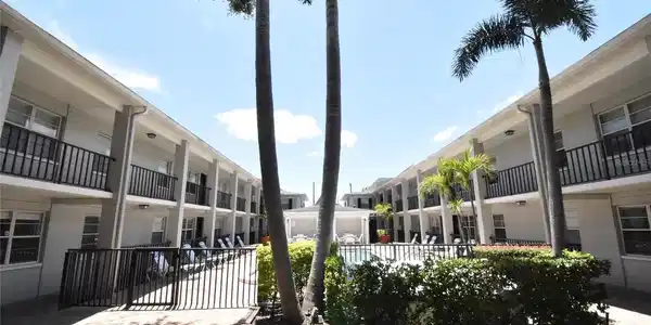 5221 BAYSHORE BOULEVARD