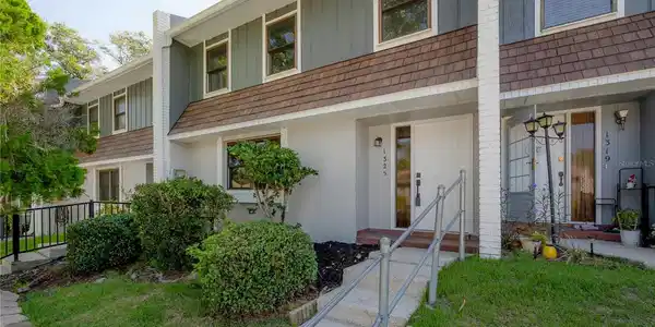1325 ABBEY CRESCENT LANE
