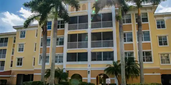 255 W END DRIVE