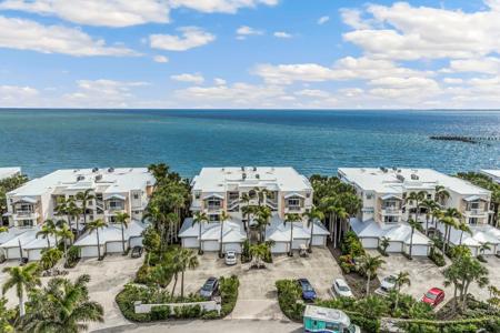 819 HARBORSHORE DRIVE
