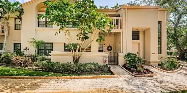 300 LOS PRADOS DRIVE