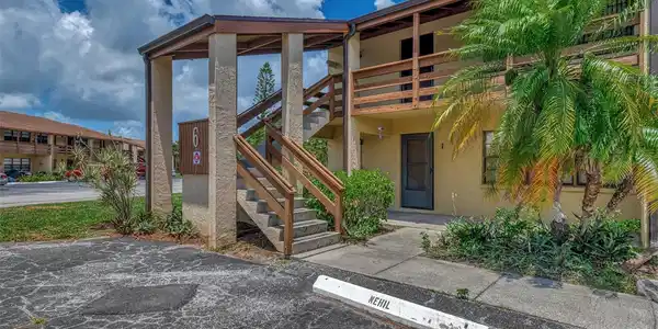 6 QUAILS RUN BOULEVARD