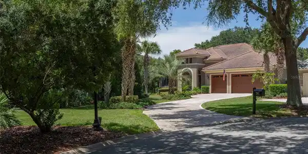 24 BLUE HERON LANE